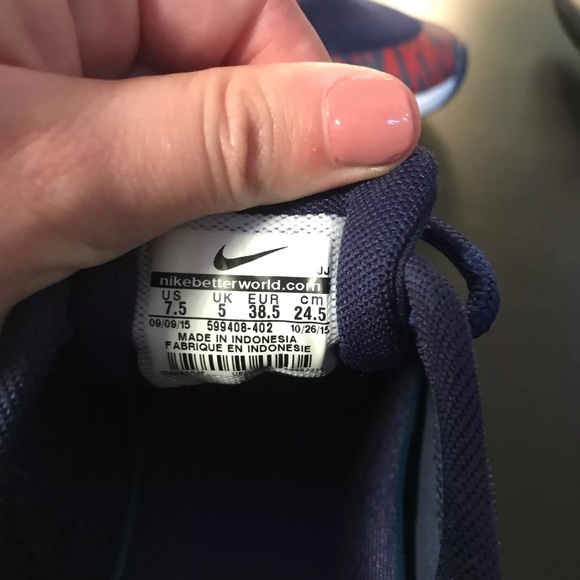 Women’s Nike’s - Picture 3 of 4